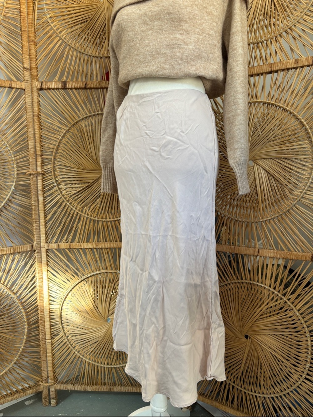Anthropologie Light pale Pink/beige Satin midi Skirt - Women
